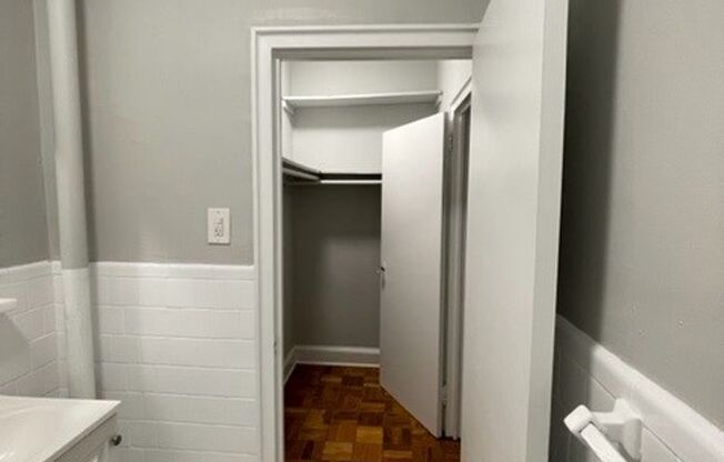 Studio, 1 bath, 300 sqft, $1,700, Unit 602