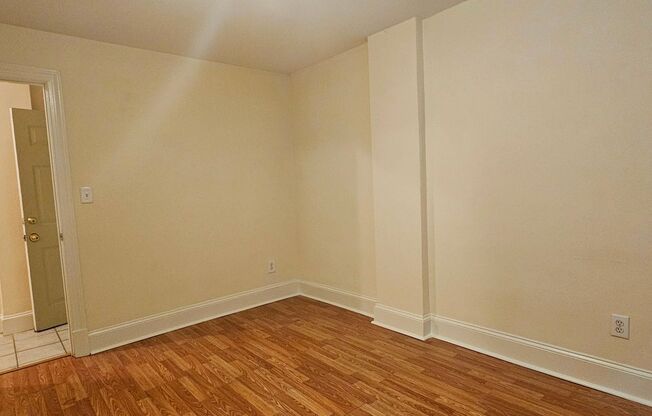 3 beds, 2 baths, 1,100 sqft, $1,915, Unit 105