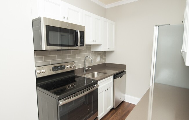 817 Lakeside Pl.