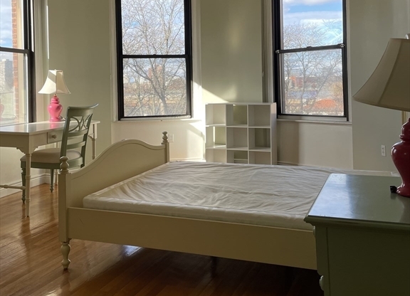 2 beds, 2 baths, 1,130 sqft, $4,850, Unit 304