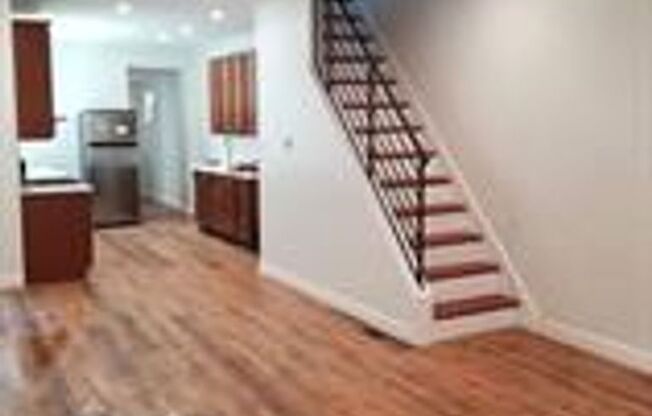 Charming 3BR with Front Porch & River Views near Kelly Drive