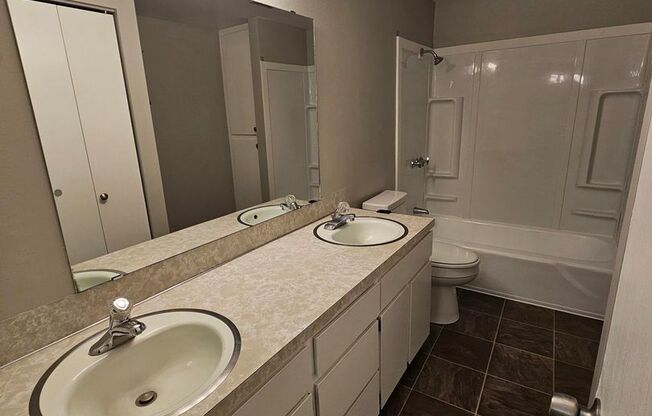 2 beds, 1 bath, 864 sqft, $1,295, Unit Unit 42