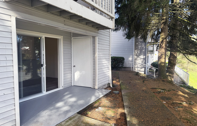 3 beds, 2 baths, 1,126 sqft, $2,450, Unit E101