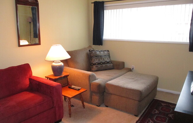 2 beds, 1 bath, $1,925, Unit Unit 102