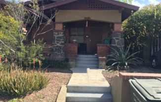 542 E 8 ST