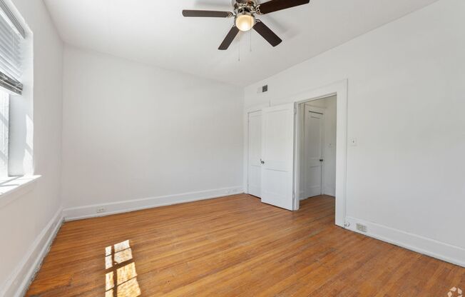 1 bed, 1 bath, 650 sqft, $909, Unit Montrose 14