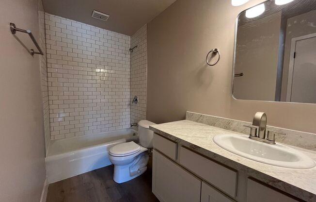 3 beds, 2 baths, $1,695, Unit 124
