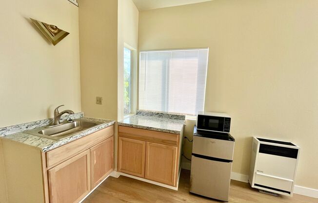 Upstairs Spacious ADU Studio with Loft and Walk-In Closet. All utilities included!