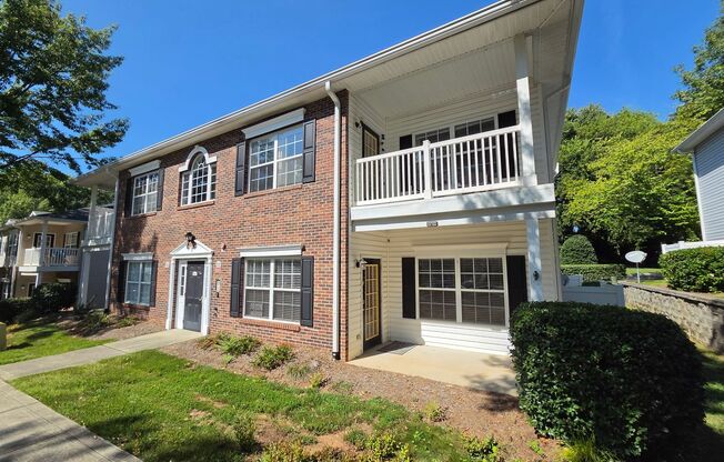 Charming 2 Bed/2 Bath Main Floor Condo - Close to Downtown Cornelius - Spacious Kitchen - Washer/Dryer Included - Community Pool - Sidewalks
