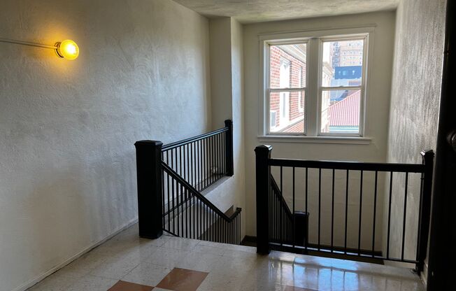 Studio, 1 bath, 400 sqft, $875, Unit 710