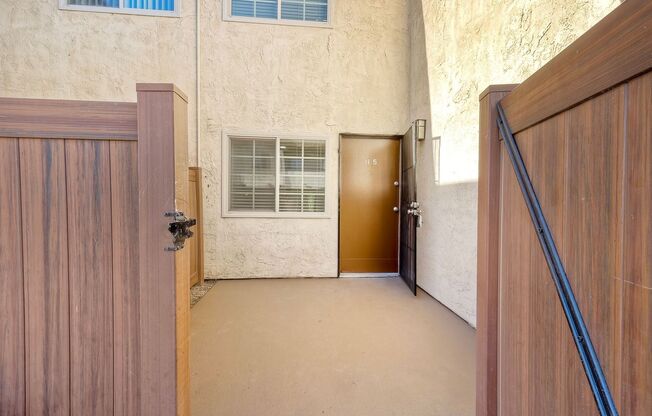 3 beds, 1.5 baths, 1,250 sqft, $2,995