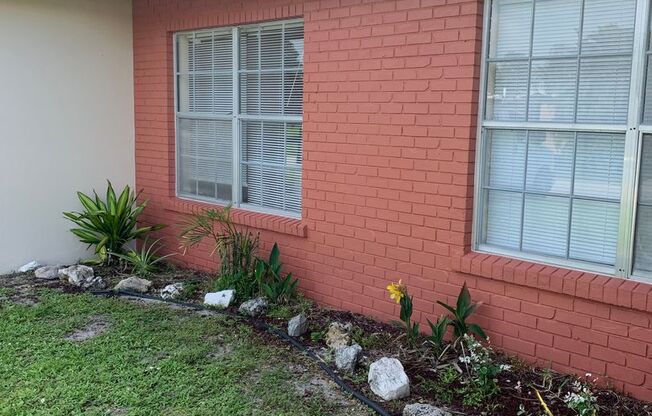 3/2/1 RENTAL HOUSE IN THE RIVER PARK AREA.