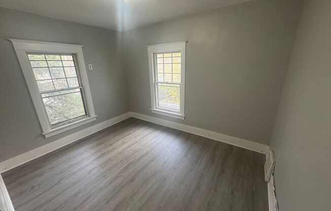 2 beds, 1 bath, 1,248 sqft, $800, Unit 2210 N Knoxville Ave