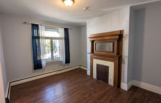 4 beds, 1 bath, $1,250