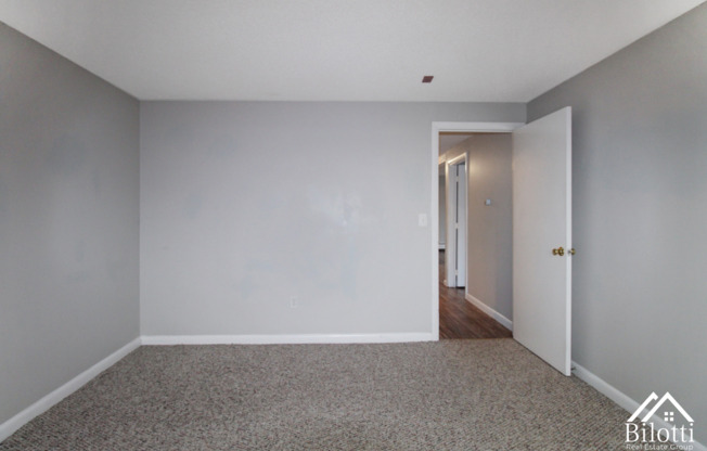 2 beds, 1 bath, 909 sqft, $1,750, Unit 117