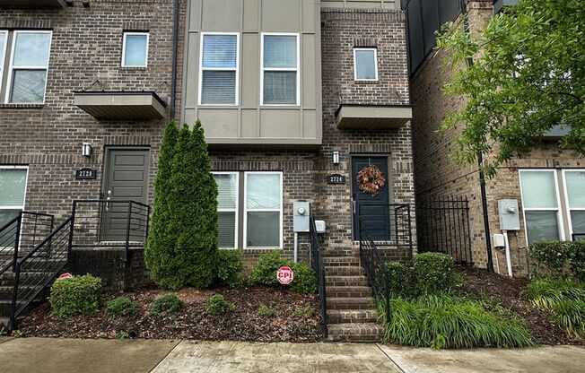 Stunning Townhome With Skyline Views!