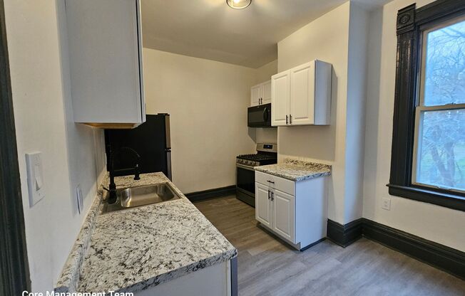 Newly updates 3 bedroom 1 bath apartment for rent !