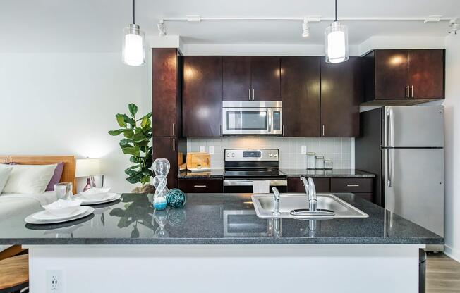 Studio, 1 bath, 525 sqft, $1,430