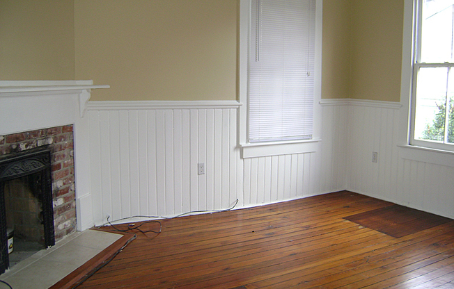 DOWNTOWN/SCAD RENOVATED APARTMENT