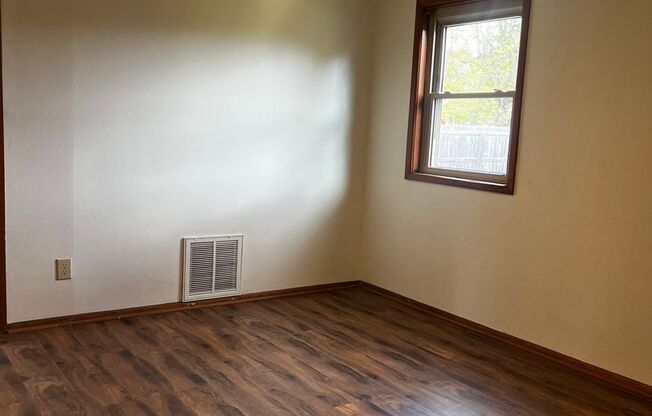 3 beds, 1 bath, $1,150