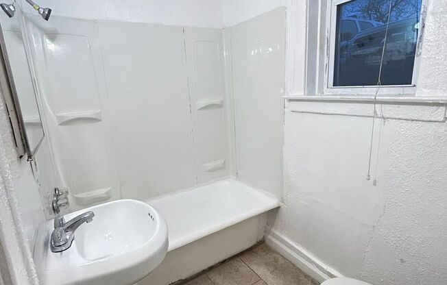 1 bed, 1 bath, $750, Unit Scovel Apartment - Apt B2