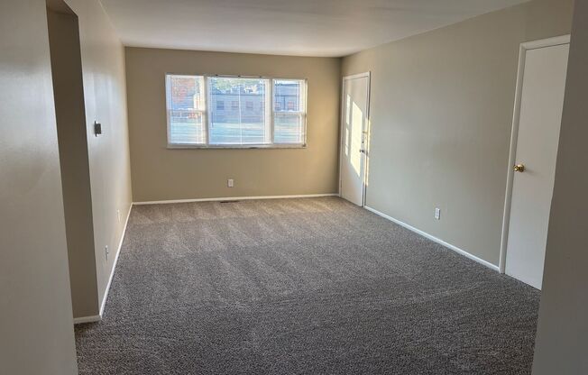 2 beds, 1 bath, 700 sqft, $800, Unit 2206 B