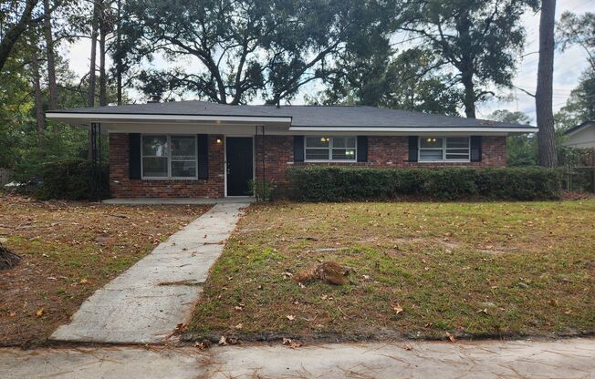 **Available now* 3 Bedroom Southside home close to Abercorn, St. Joes, ASU, and Truman