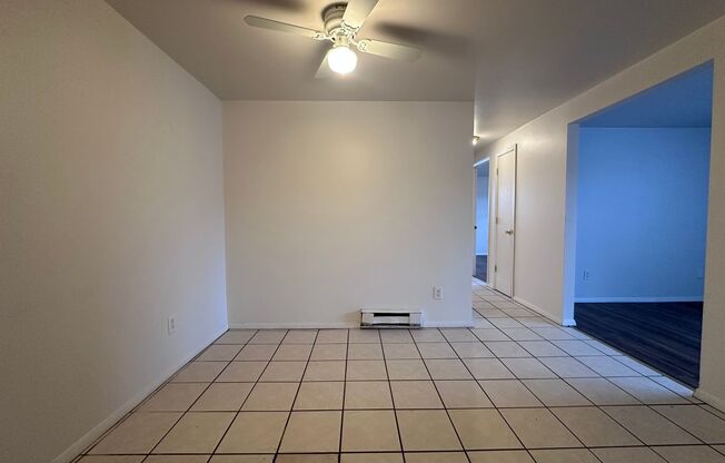 2 beds, 1 bath, $895, Unit 7