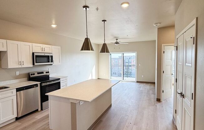 1 bed, 1.5 baths, 847 sqft, $1,395, Unit 308