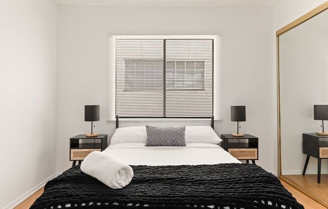 A fully furnished 3 bedroom, 2 bathroom apartment with common areas at 1823 Pelham Ave. Unit 2