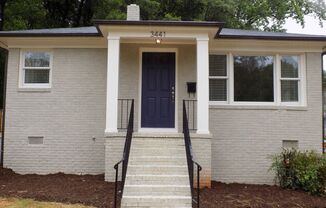 Charming Two Bedroom Duplex in Commonwealth Park!