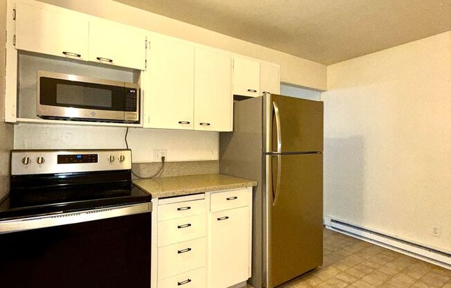 2 beds, 1 bath, $1,699, Unit 4624