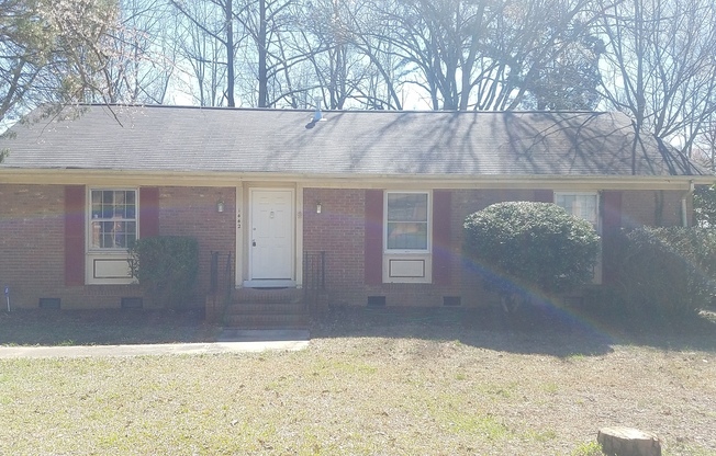 Well maintained ranch home in Charlotte!