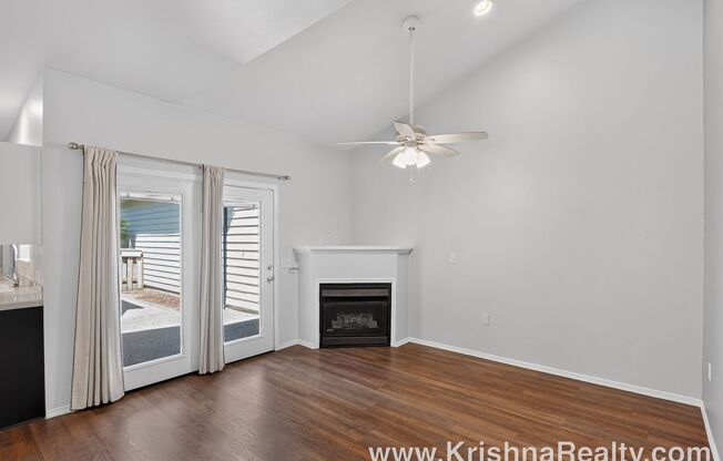 Charming 3 BD 2 BA Townhome Located in Hillsboro's Briarcreek Community | Recently Updated! | Main-Level Bedroom & Full Bath | Great Private Patio!*
