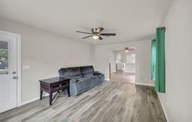 2 beds, 1 bath, $1,295