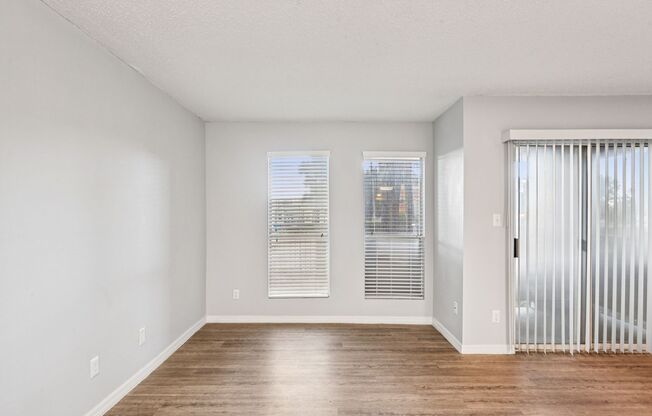 Studio, 1 bath, 450 sqft, $1,056, Unit 807