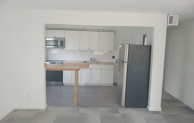 3 beds, 1 bath, 1,100 sqft, $1,295, Unit Unit A