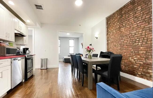 733 DEKALB AVE