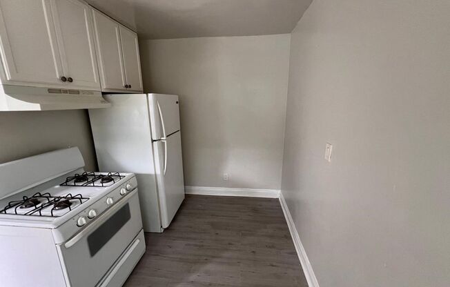 1 bed, 1 bath, $1,695, Unit 849 1/2