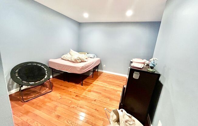 2 beds, 1 bath, 768 sqft, $2,425, Unit 215