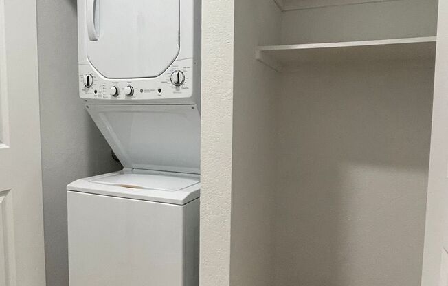 2 beds, 1 bath, 931 sqft, $1,695, Unit 326***