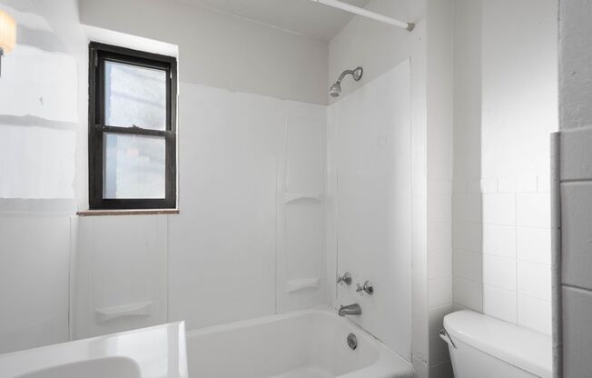 2 beds, 1 bath, 800 sqft, $1,299, Unit 2117 Brownsville Road - B11