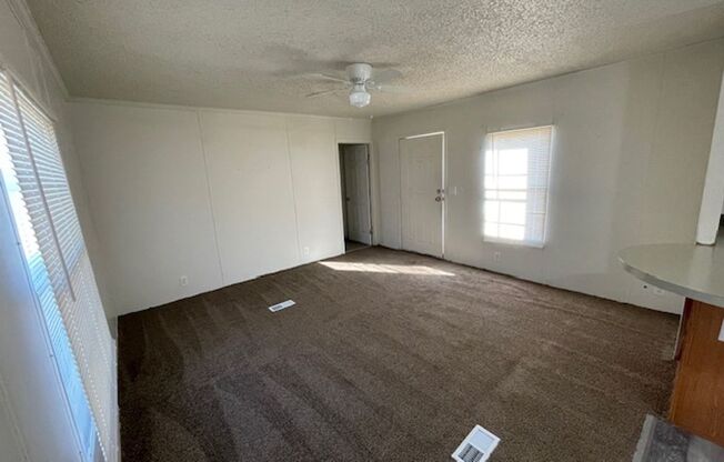 2 beds, 1 bath, 900 sqft, $1,000, Unit 106