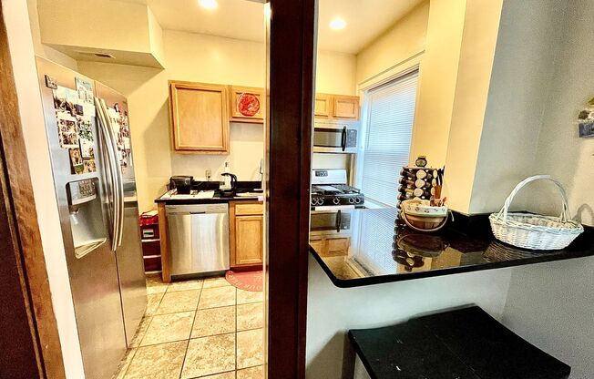 2 beds, 1 bath, 1,800 sqft, $1,500, Unit D