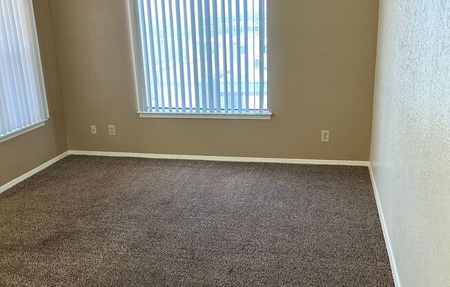 2 beds, 1 bath, 861 sqft, $970, Unit 20