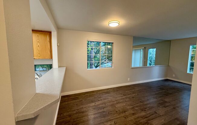Beautiful 2 bed, 1.5 bath Condo located in Edmonds $2500/mo.