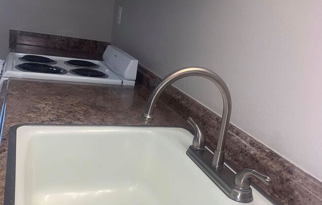 1 bed, 1 bath, 600 sqft, $1,250, Unit 32
