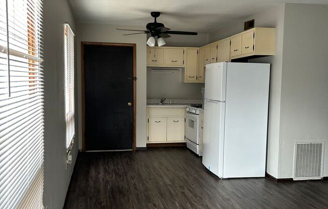 2 beds, 1 bath, $800