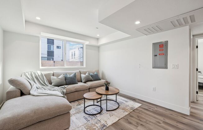 MH 1314 W 35th Pl
