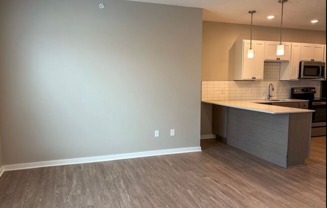 Studio, 1 bath, 601 sqft, $1,149, Unit 411